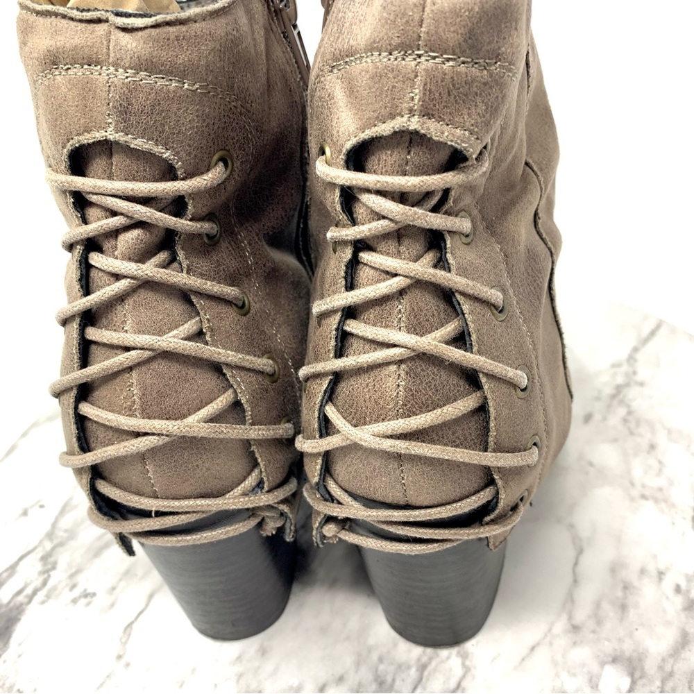 Fergalicious Trina Corset Lace Spat Heeled Booties 7.5 Bohemian Western Neutral - Picture 15 of 16